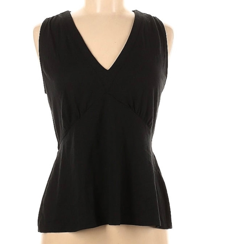 NWT: Sleeveless top